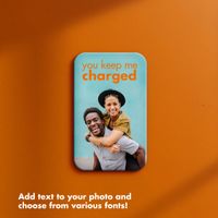 Gestalte deine eigene 10.000-mAh-Powerbank mit integrierten Kabeln – Weiß