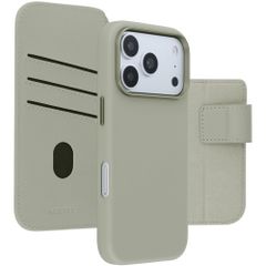 Accezz 2-in-1 Klapphülle aus Leder mit MagSafe Apple iPhone 18 Pro Max / 17 Pro Max - Light Grey