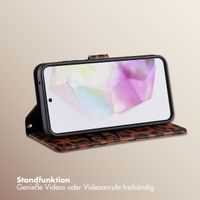 Selencia Sabi Klapphülle mit Leopardenmuster Samsung Galaxy A35 - Mocha Brown
