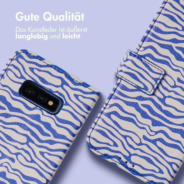 imoshion ﻿Design Klapphülle für das Samsung Galaxy S10e - White Blue Stripes