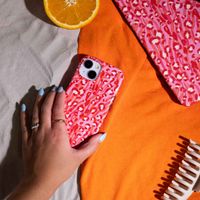 Selencia Vivid Tough Back Cover mit MagSafe für das iPhone 16 Pro - Wild Spots Lipstick