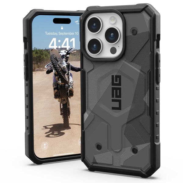 UAG Pathfinder Case für das iPhone 15 Pro - Geo Camo