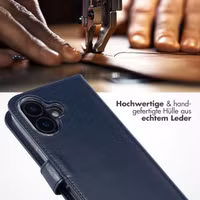 Selencia Echtleder Klapphülle für das Apple iPhone 16 Plus - Blau