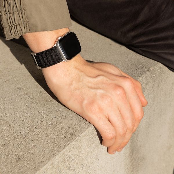 Accezz Nylon Alpine Armband für Apple Watch | 44/45/46/49 mm - Schwarz