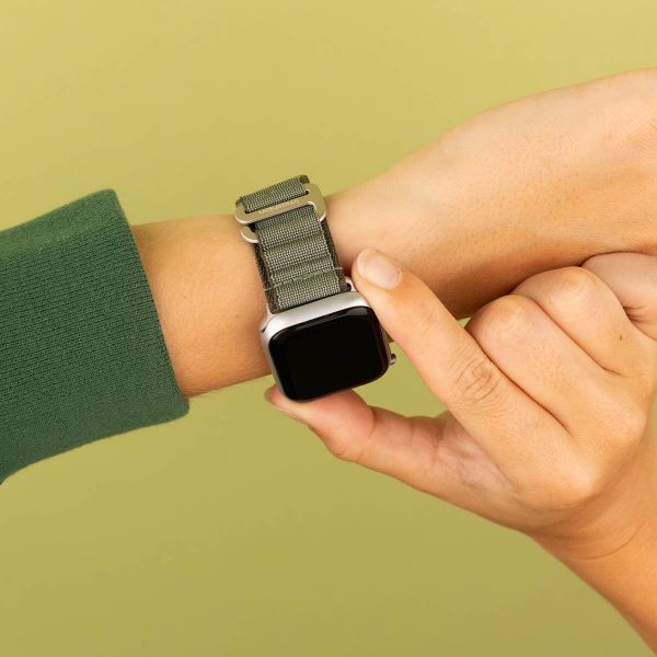 imoshion Nylon Alpine Armband für das  Apple Watch Series 1 t/m 9 / SE (38/40/41 mm) | Series 10 / 11 (42 mm) - Grün