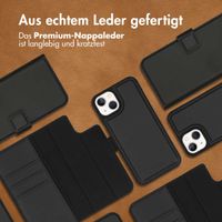 Accezz Premium Leather 2 in 1 Klapphülle für das iPhone 13 Mini - Schwarz