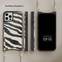 Selencia Nova HandyHülle mit Kordel und Kartenhalter Apple iPhone 12 (Pro) - Zazzy Zebra