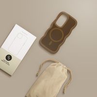 Selencia Wavy Backcover mit MagSafe Samsung Galaxy S26 - Mocha Brown