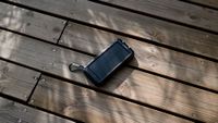 imoshion Solar Powerbank mit Solarpanel – Schnellaufladung und Stromversorgung – 10.000 mAh – Schwarz - Garmin instinct 3 - 45 mm