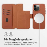 Accezz 2-in-1 Klapphülle aus Leder mit MagSafe für das iPhone 15 Pro Max - Sienna Brown