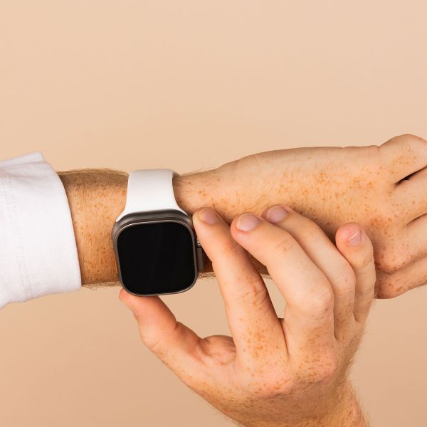 imoshion Silikonband⁺ für die Apple Watch Series 1 bis 10 / SE / Ultra (2) (44/45/46/49 mm) - White - Größe M/L