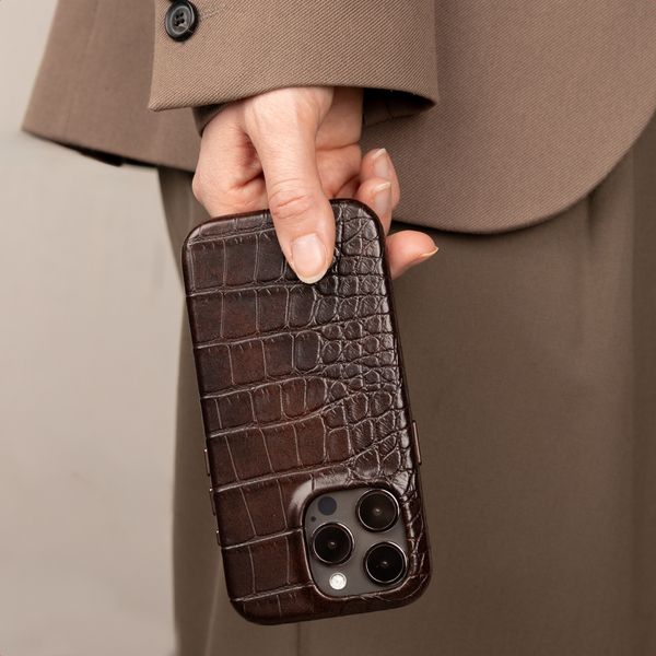 Selencia Croco Backcover mit MagSafe Apple iPhone 16 - Choco Brown