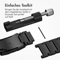 Accezz Mattes Titanstahlarmband für die Apple Watch Series 1 bis 10 / SE / Ultra (2) (44/45/46/49 mm) - Schwarz