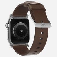 Nomad Modernes Lederarmband für die Apple Watch Series 1 bis 9 / SE (38/40/41 mm) | Series 10 (42 mm) - Braun/Silber