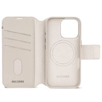 Decoded 2 in 1 Leather Klapphülle MagSafe Apple iPhone 16 Pro - Clay