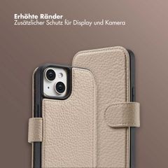 Selencia Riva Bookcase mit MagSafe und Handgelenkband Apple iPhone 15 - Beige