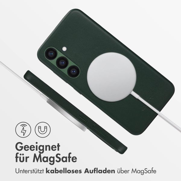 Accezz MagSafe Leather Backcover für das Samsung Galaxy S24 - Cedar Green