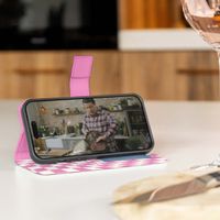 imoshion Design Klapphülle iPhone SE (2022 / 2020) / 8 / 7 / 6(s) - Retro Pink