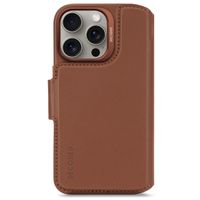 Decoded 2 in 1 Leather Klapphülle MagSafe für das Apple iPhone 16 Pro - Tan