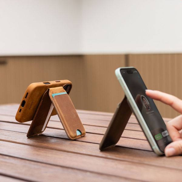 Accezz Vintage Leder MagSafe Kartenhalter mit Ständer - Tobacco Cognac