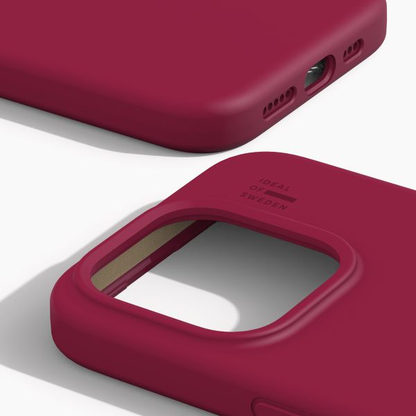 iDeal of Sweden Silikon Case für das iPhone 15 Pro - Cranberry