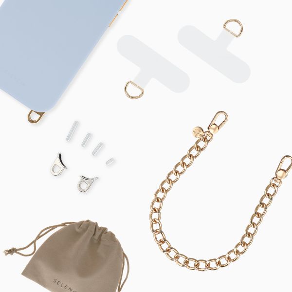 Selencia Rivièra MagSafe Backcover mit abnehmbaren Haken für das Apple iPhone 15 - Powder Blue + Bold Chain Handykette - Gold