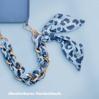 Selencia Back Cover mit Luxuriöser Handschlaufe Apple iPhone 12 (Pro) - Blau