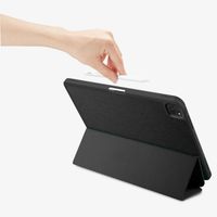Spigen Urban Fit Klapphülle Apple iPad Pro 13 (2025) M5 / (2024) M4 - Schwarz