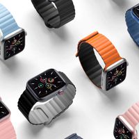 imoshion Silikon-Magnetarmband für die Apple Watch Apple Watch Series 1 bis 9 / SE (38/40/41 mm) | Series 10 (42 mm) - Schwarz / Grau