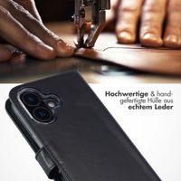 Selencia Echtleder Klapphülle für das iPhone 16 - Schwarz