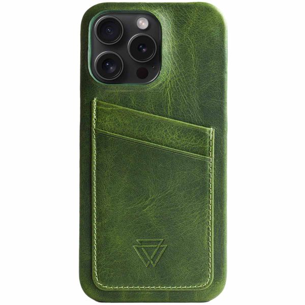 Wachikopa Full Wrap C.C. Back Cover mit 2 Kartenhaltern für das iPhone 15 Pro - Forest Green