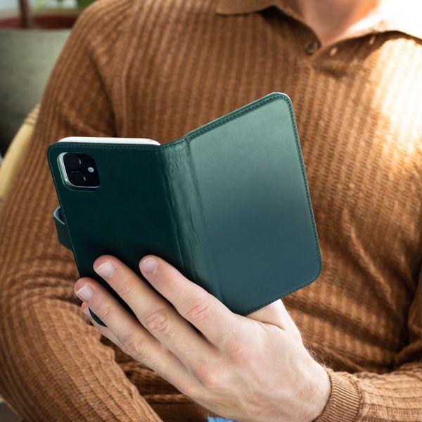 Selencia Echtleder Klapphülle Apple iPhone 11 - Grün