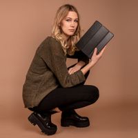 Selencia Trifold Klapphülle aus veganem Leder Galaxy Tab A7 Lite