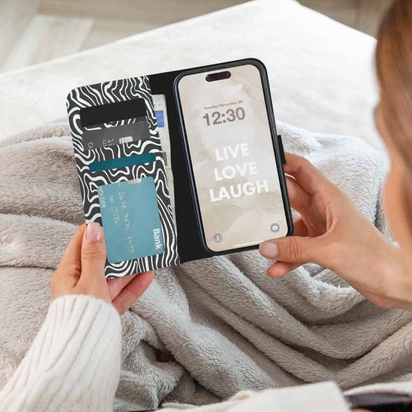 imoshion ﻿Design Klapphülle für das Apple iPhone SE (2022 / 2020) / 8 / 7 / 6(s) - Black And White