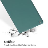 Accezz Liquid Silicone Back Cover für das iPad 9 (2021) 10.2 Zoll / iPad 8 (2020) 10.2 Zoll / iPad 7 (2019) 10.2 Zoll - Dunkelgrün