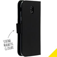 Accezz Schwarzes Wallet TPU Klapphülle für das Samsung Galaxy J7(2017)