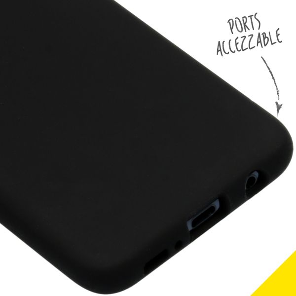 Accezz Liquid Silikoncase Schwarz für das Samsung Galaxy S10e