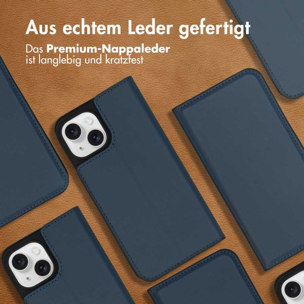 Accezz Premium Leather Slim Klapphülle Apple iPhone 15 - Dunkelblau