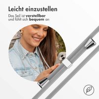 imoshion Silikonhülle mit Band für das Apple iPhone 16 - Hellgrau