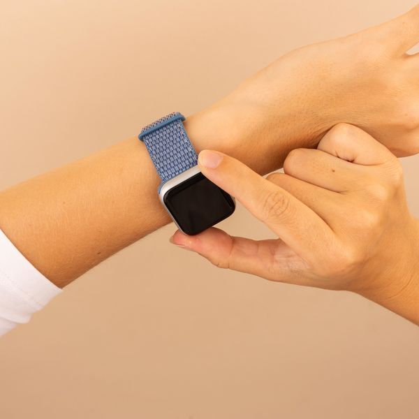 imoshion Nylonarmband für das  Apple Watch Series 1 t/m 9 / SE (38/40/41 mm) | Series 10 / 11 (42 mm) - Marine Blue