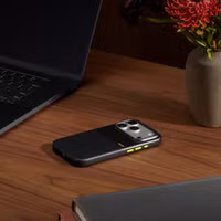 Beats Robuste Hülle mit MagSafe und Kamera-Steuerung Apple iPhone 17 Pro - Everest Black