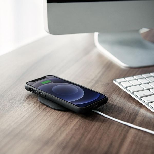 Spigen MagSafe Armor Hülle für das Apple iPhone 12 (Pro) - Schwarz