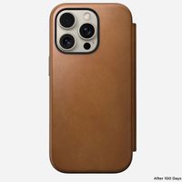 Nomad Modern Leather Folio Klapphülle für das iPhone 16 Pro - English Tan