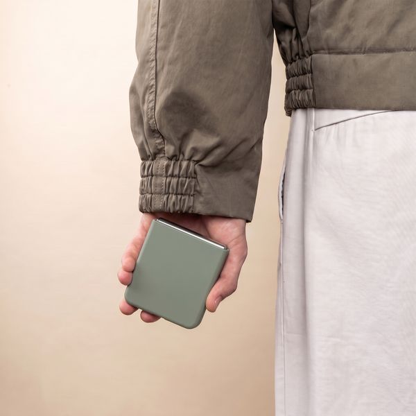 Accezz Liquid Silikoncase mit MagSafe Samsung Galaxy Z Flip 8 - Cooper Green