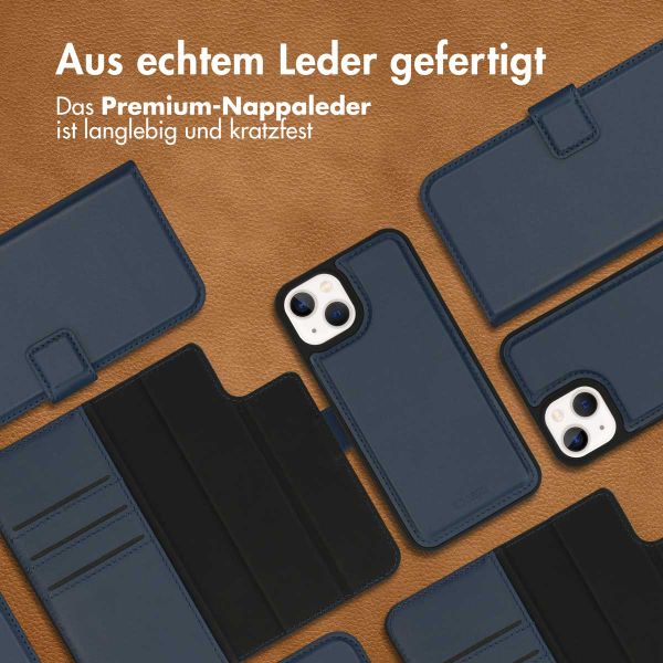 Accezz Premium Leather 2 in 1 Klapphülle für das iPhone 13 Mini - Dunkelblau