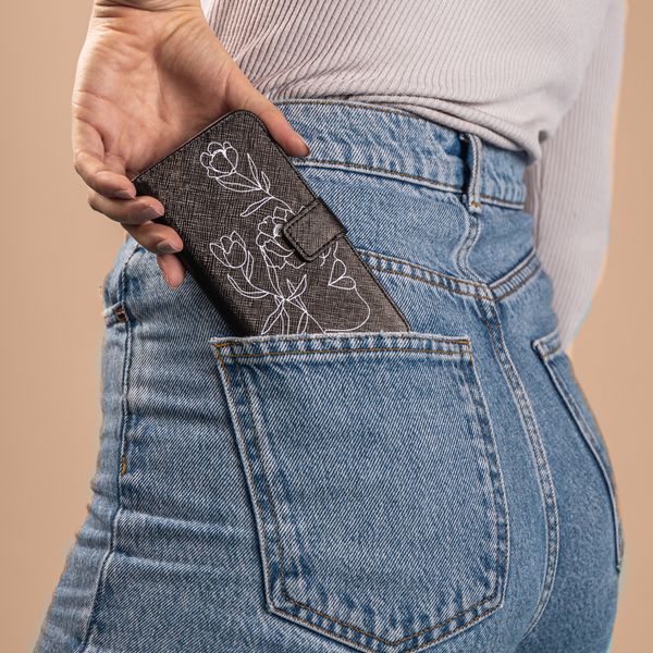 imoshion Design TPU Klapphülle Galaxy S10 - Woman Flower Black