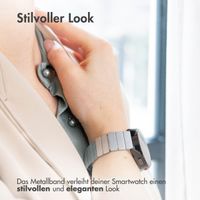 Selencia Edelstahl Magnetarmband für das Apple Watch Series 1 bis 9 / SE (38/40/41 mm) | Series 10 / 11 (42 mm) - Silber
