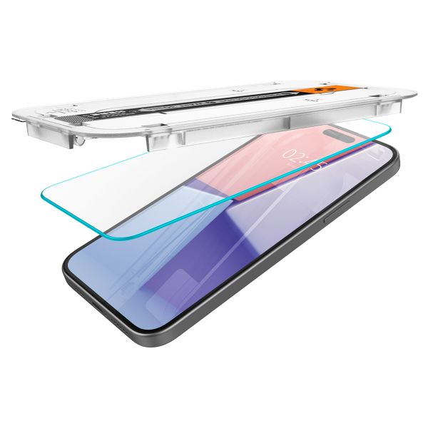 Spigen GLAStR Fit Displayschutzfolie + Applicator für das iPhone 16 Plus / 15 Plus