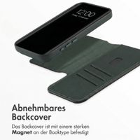 Accezz 2-in-1 Klapphülle aus Leder mit MagSafe Apple iPhone 18 Pro Max / 17 Pro Max - Cedar Green