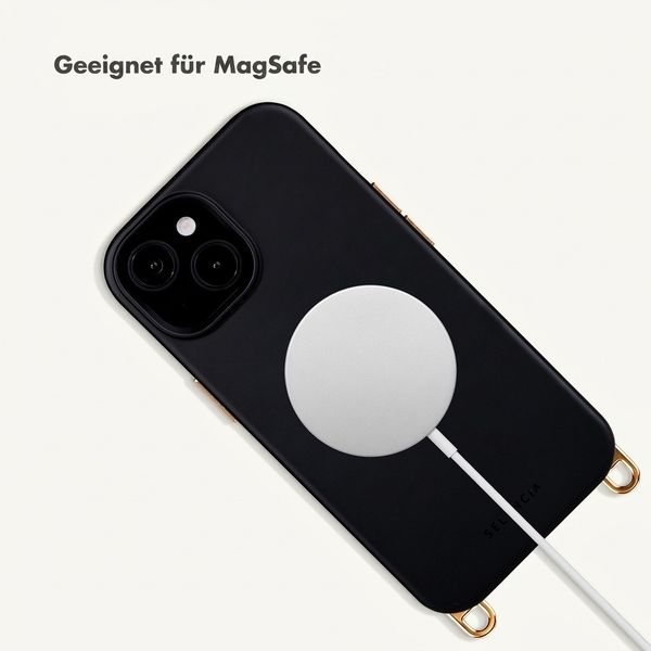 Selencia Rivièra MagSafe Backcover mit abnehmbaren Haken für das Apple iPhone 15 - Velvet Black + Sleek Chain Handykette - Gold